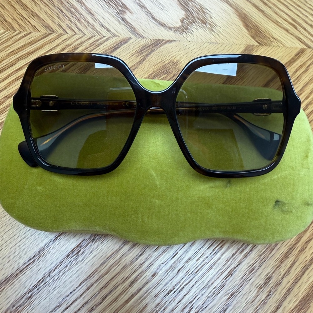 Gucci Tortoiseshell Oversized Sunglasses